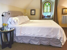 Premium Suite, 1 King Bed, Kitchen (Turner Loft, 3rd Floor Walk-up) | Egyptian cotton sheets, premium bedding, down comforters