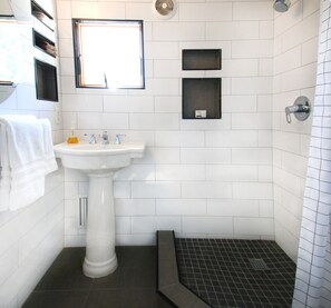 Premium Suite, 1 King Bed, Kitchen (Turner Loft, 3rd Floor Walk-up) | Bathroom | Shower, free toiletries, hair dryer, towels