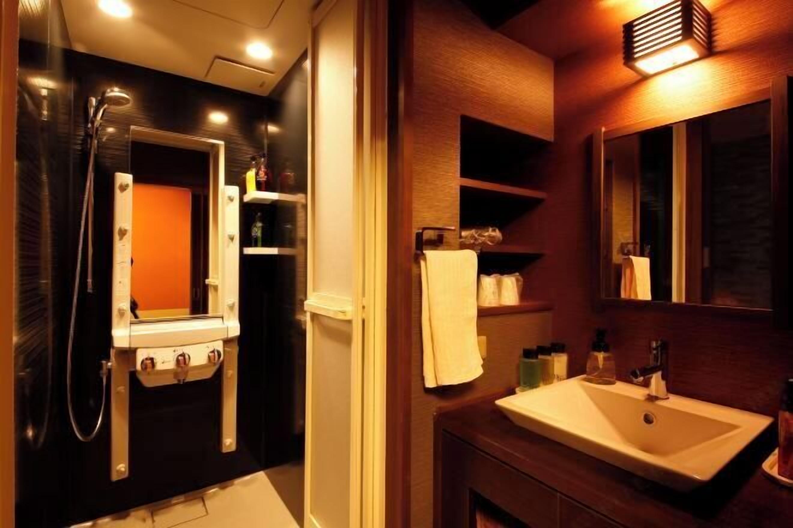 Baño | Ducha y bañera combinadas y artículos de higiene personal de diseño