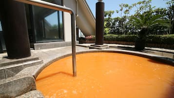 Hot springs/mineral springs, massages