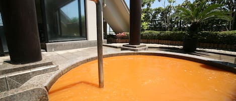 Hot springs/mineral springs, massages