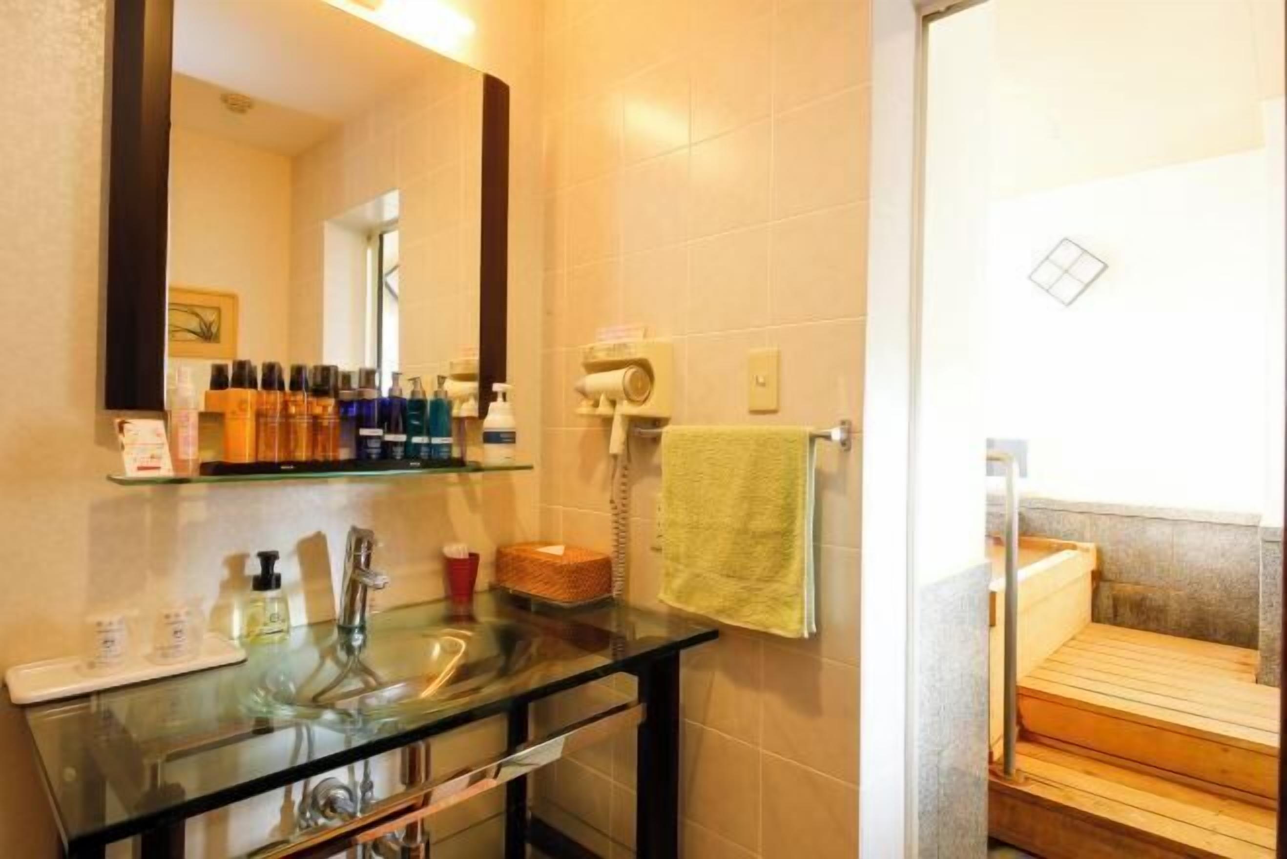 Baño | Ducha y bañera combinadas y artículos de higiene personal de diseño