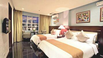 Family Studio Suite | Minibar, in-room safe, soundproofing, rollaway beds