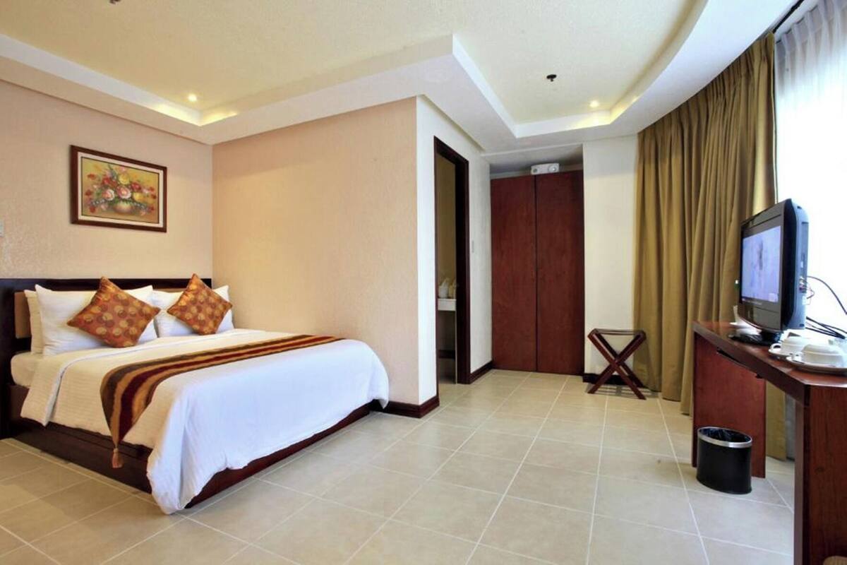 Minibar, in-room safe, soundproofing, rollaway beds (surcharge)