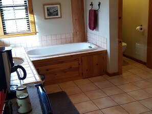 Premium Double Room, Ensuite, Mountain View (Clouds Rest Room) | Bathroom