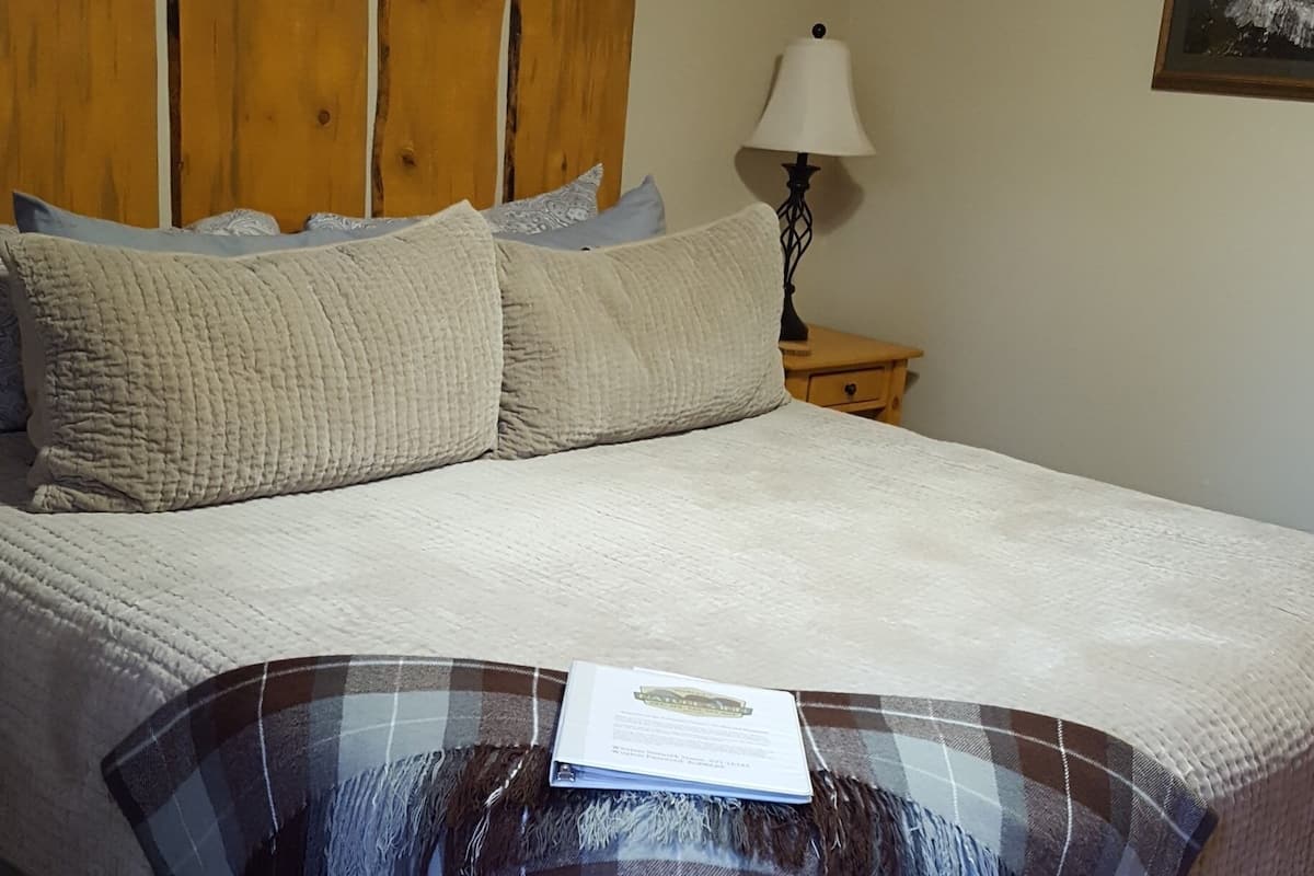 Premium Double Room, Ensuite, Courtyard View (Vernal Falls Room) | 1 bedroom