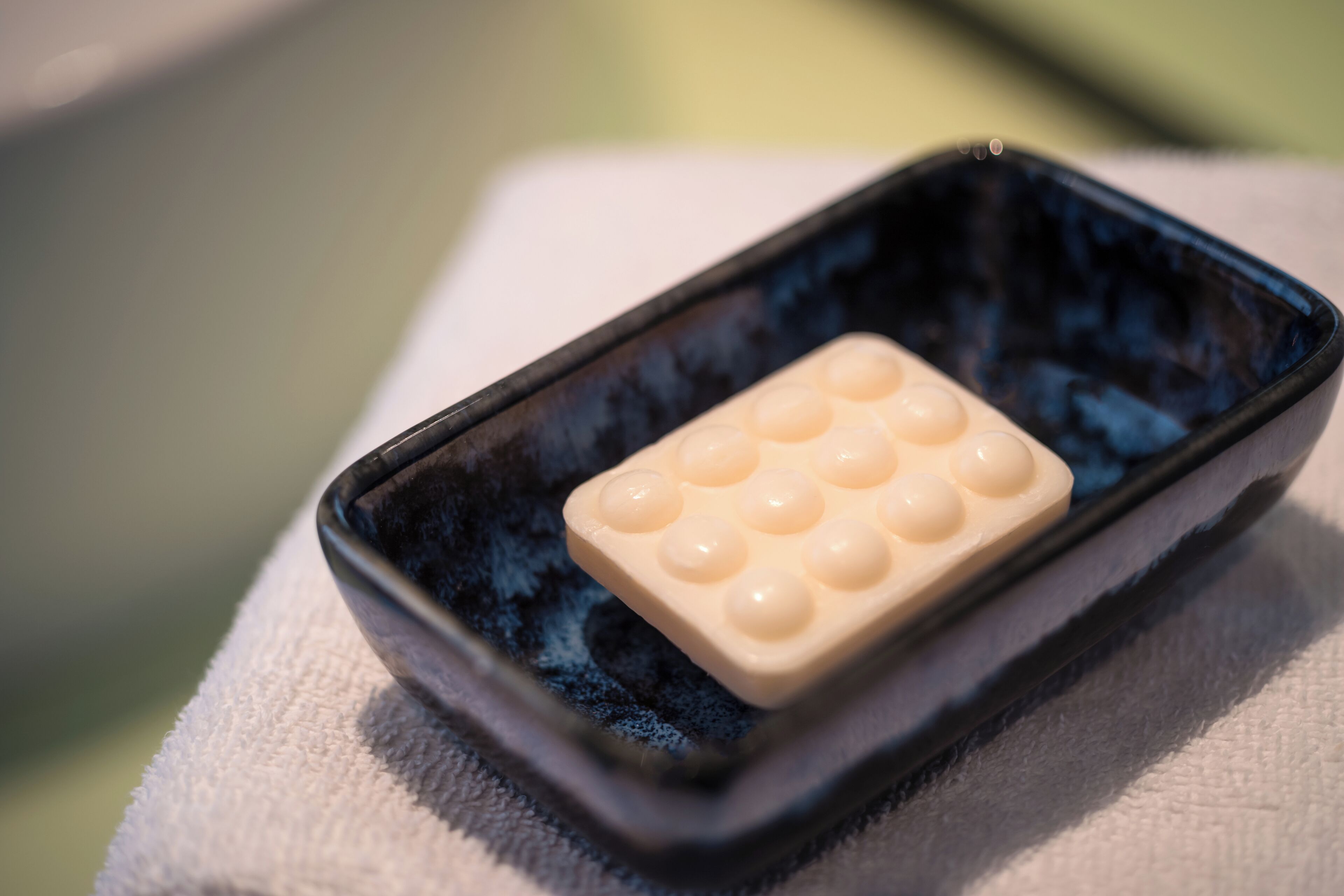 rainfall showerhead, free toiletries, hair dryer, towels