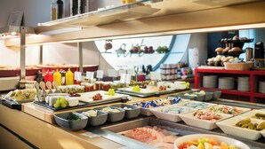 A buffet with various food items and condiments. - Art Hotel City Leipzig (Leipzig)