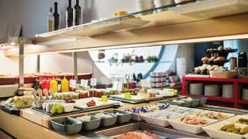 Se ofrece un desayuno bufé (22 EUR por persona)