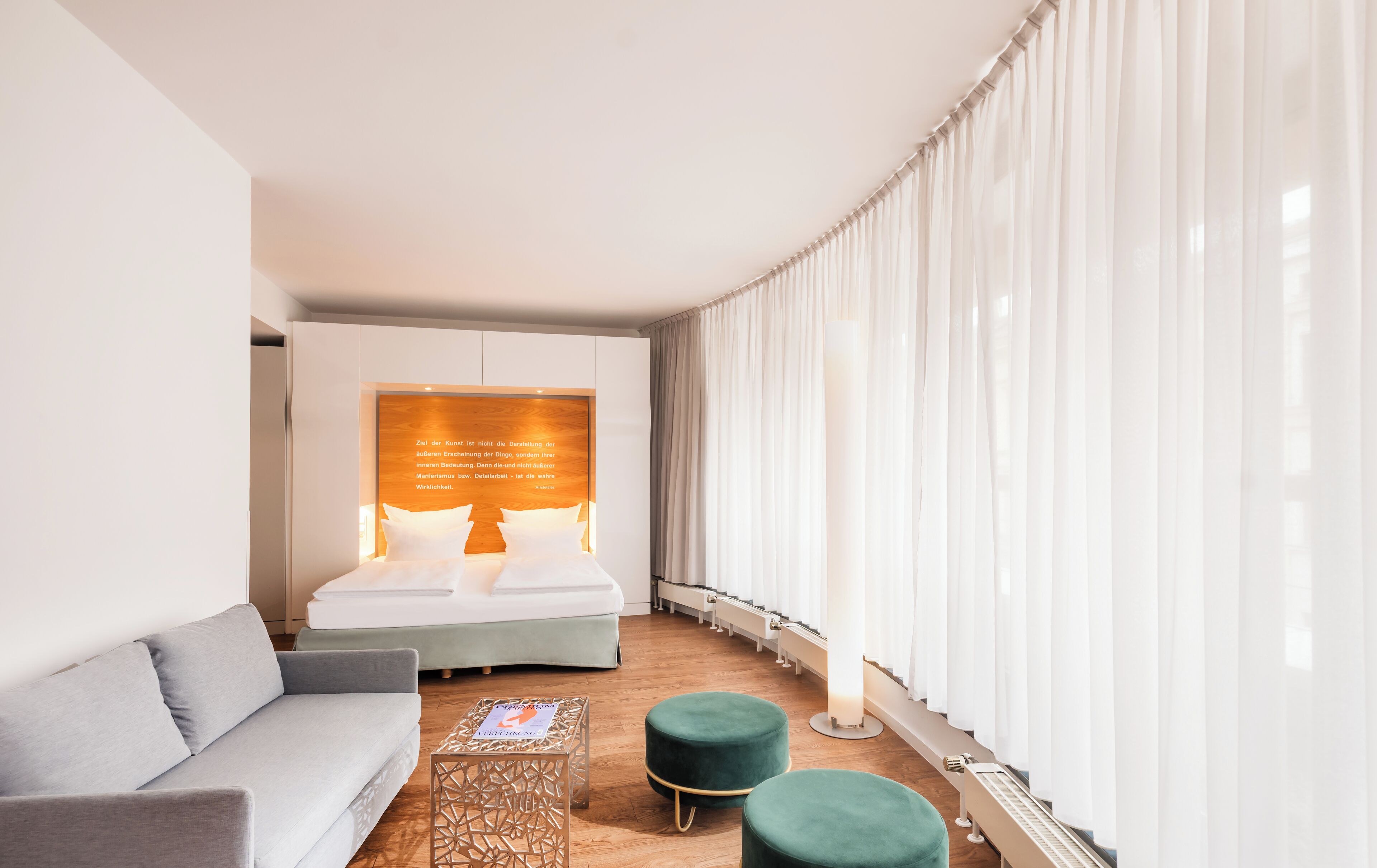 family room | hypo-allergenic bedding, in-room safe, desk, laptop workspace