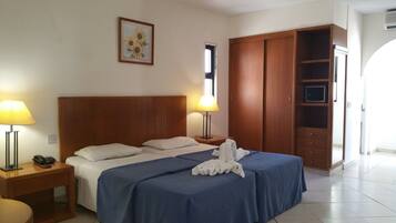 XXX | Egyptian cotton sheets, premium bedding, in-room safe