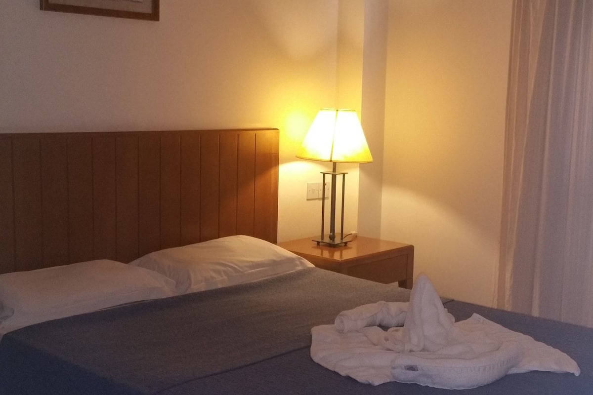 Egyptian cotton sheets, premium bedding, in-room safe