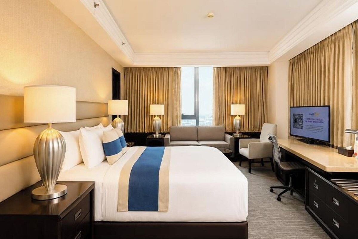 Premium bedding, minibar, in-room safe, desk