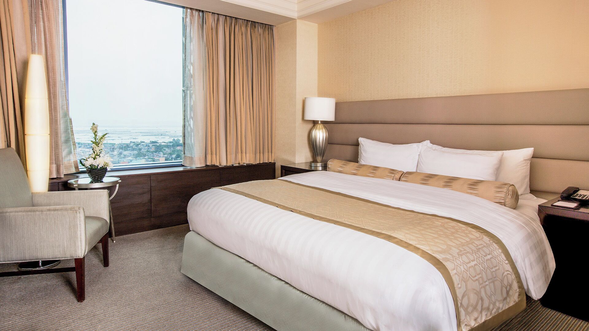 premium bedding, minibar, in-room safe, desk