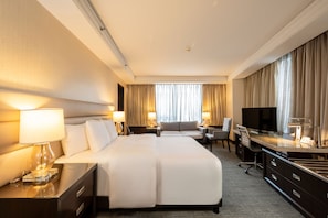 Executive Club Signature
