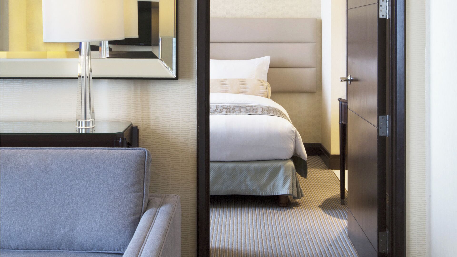 Suite, 1 soverom (Signature) | Sengetøy av topp kvalitet, minibar, safe på rommet og skrivebord