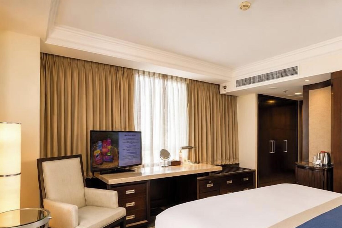 Premium bedding, minibar, in-room safe, desk