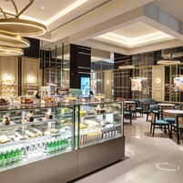 Lunch and dinner served, international cuisine