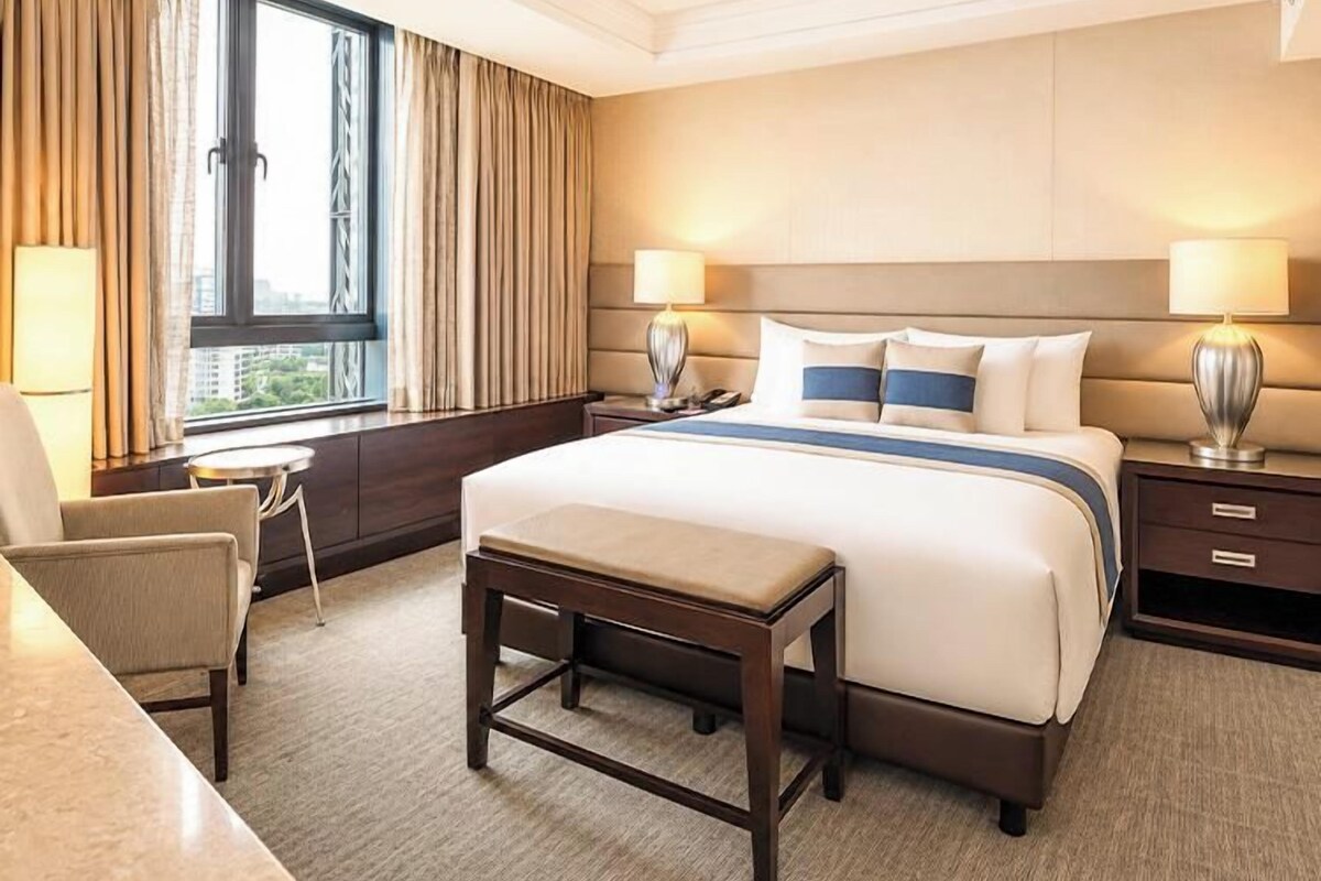 Premium bedding, minibar, in-room safe, desk