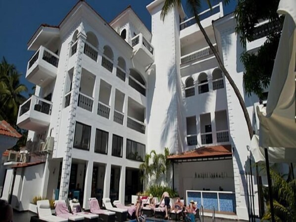 Hồ bơi ngoài trời