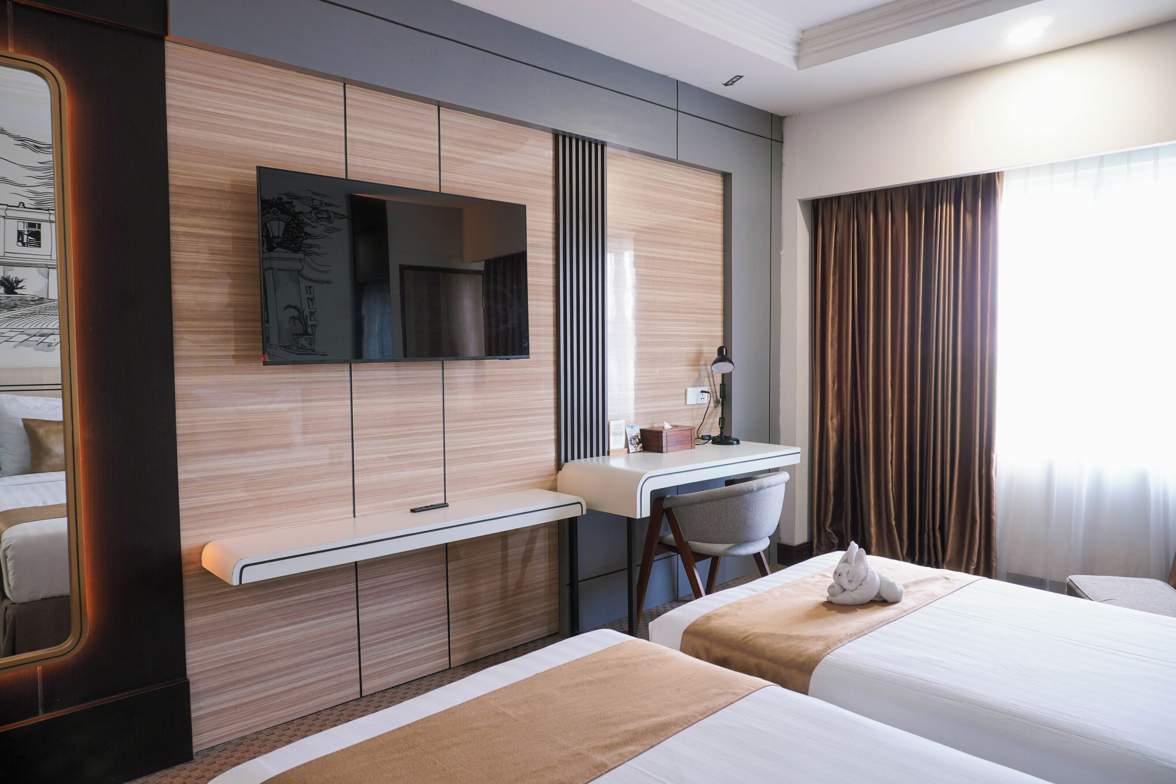 Deluxe-Doppel- oder -Zweibettzimmer | Schreibtisch, kostenloses WLAN, Bettwäsche, Rollstuhlgeeignet