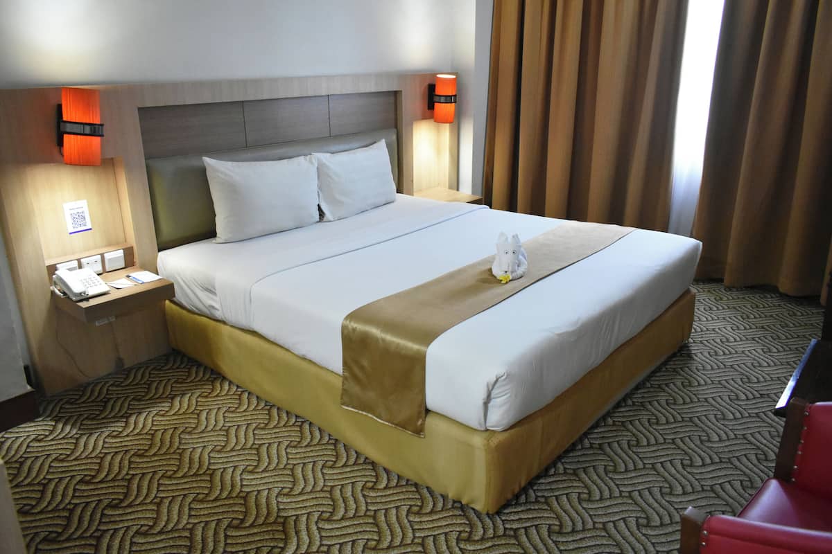 In-room safe, desk, free WiFi, bed sheets