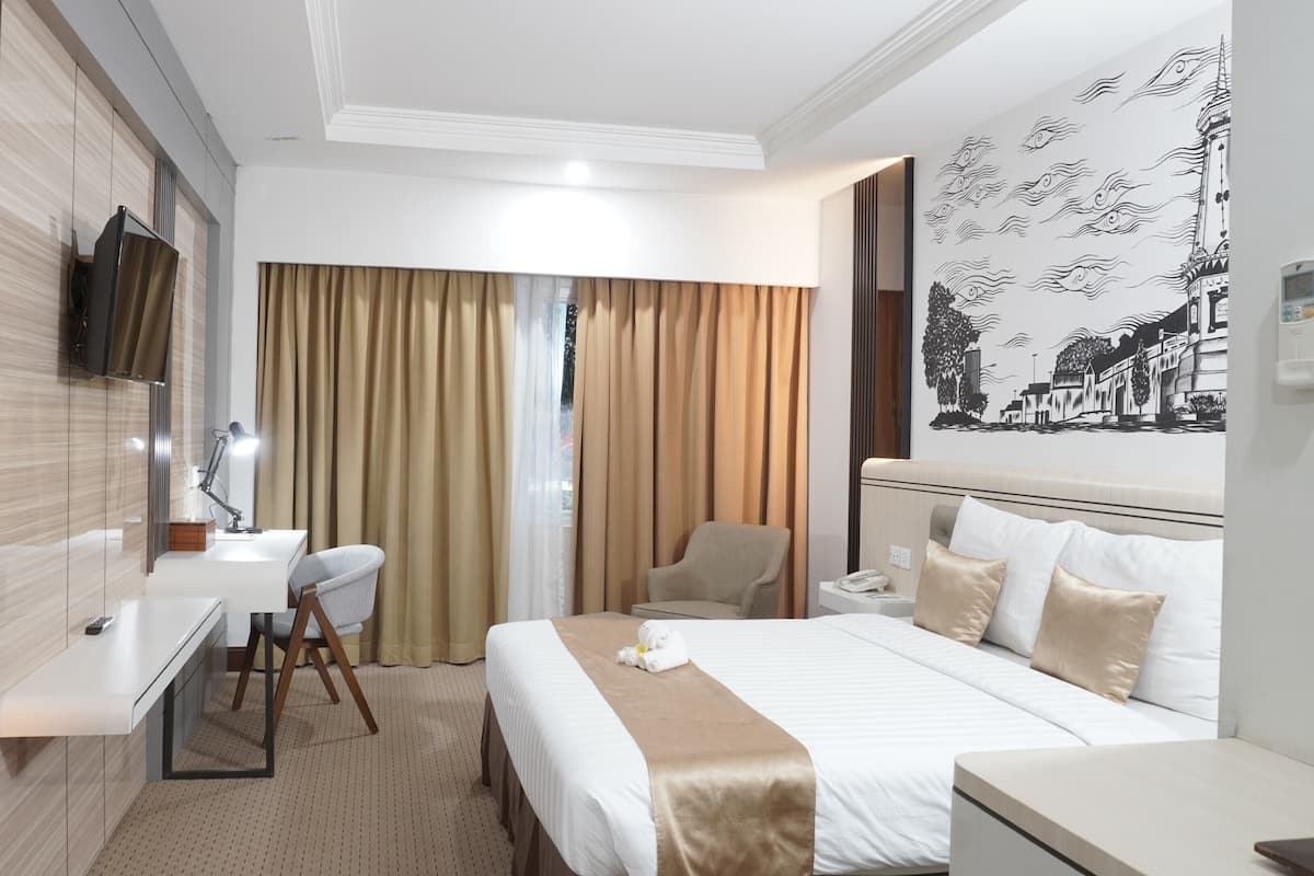 In-room safe, desk, free WiFi, bed sheets