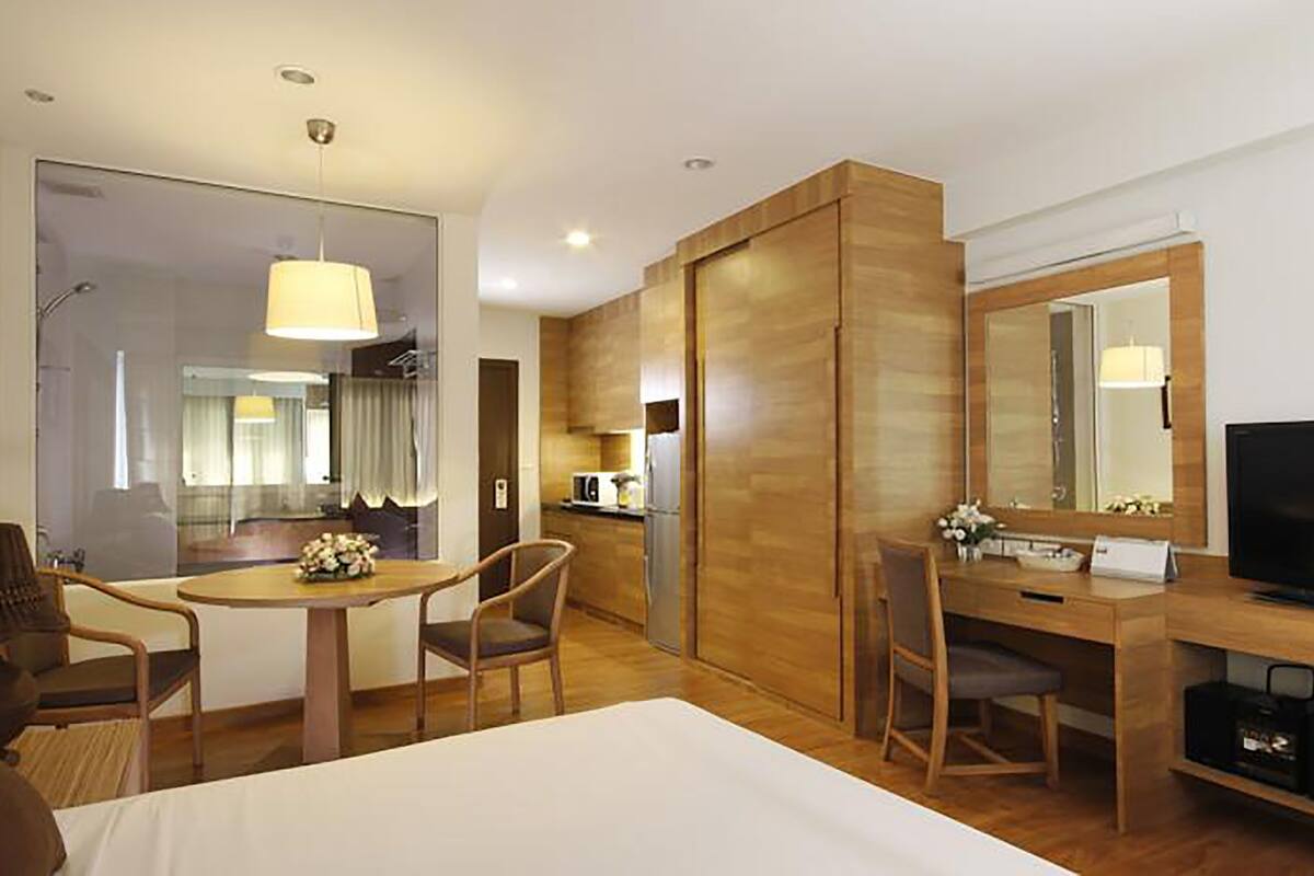 deluxe room | in-room safe, rollaway beds, free wifi, bed sheets