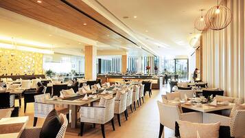 Daily buffet breakfast (THB 500 per person)