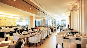 Daily buffet breakfast (THB 500 per person)