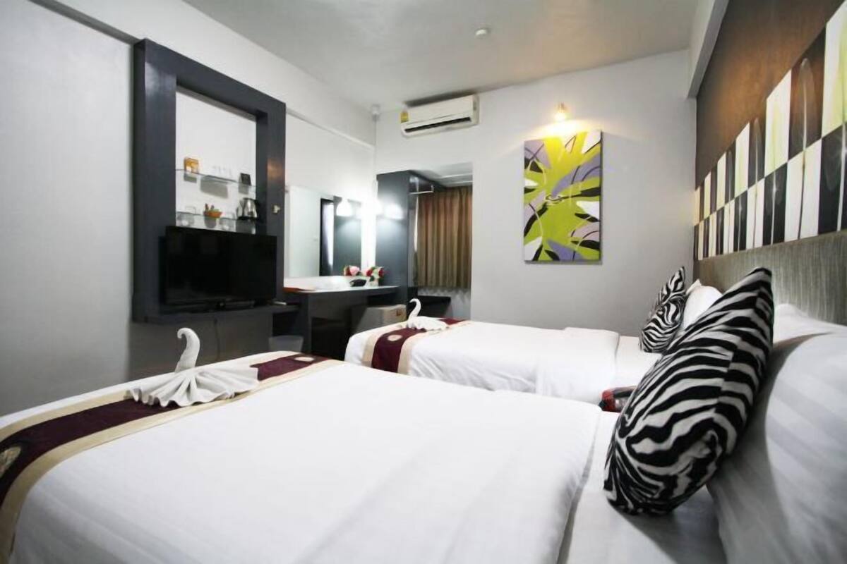 In-room safe, free WiFi