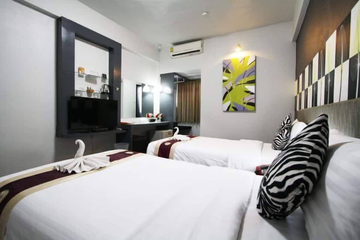 In-room safe, free WiFi