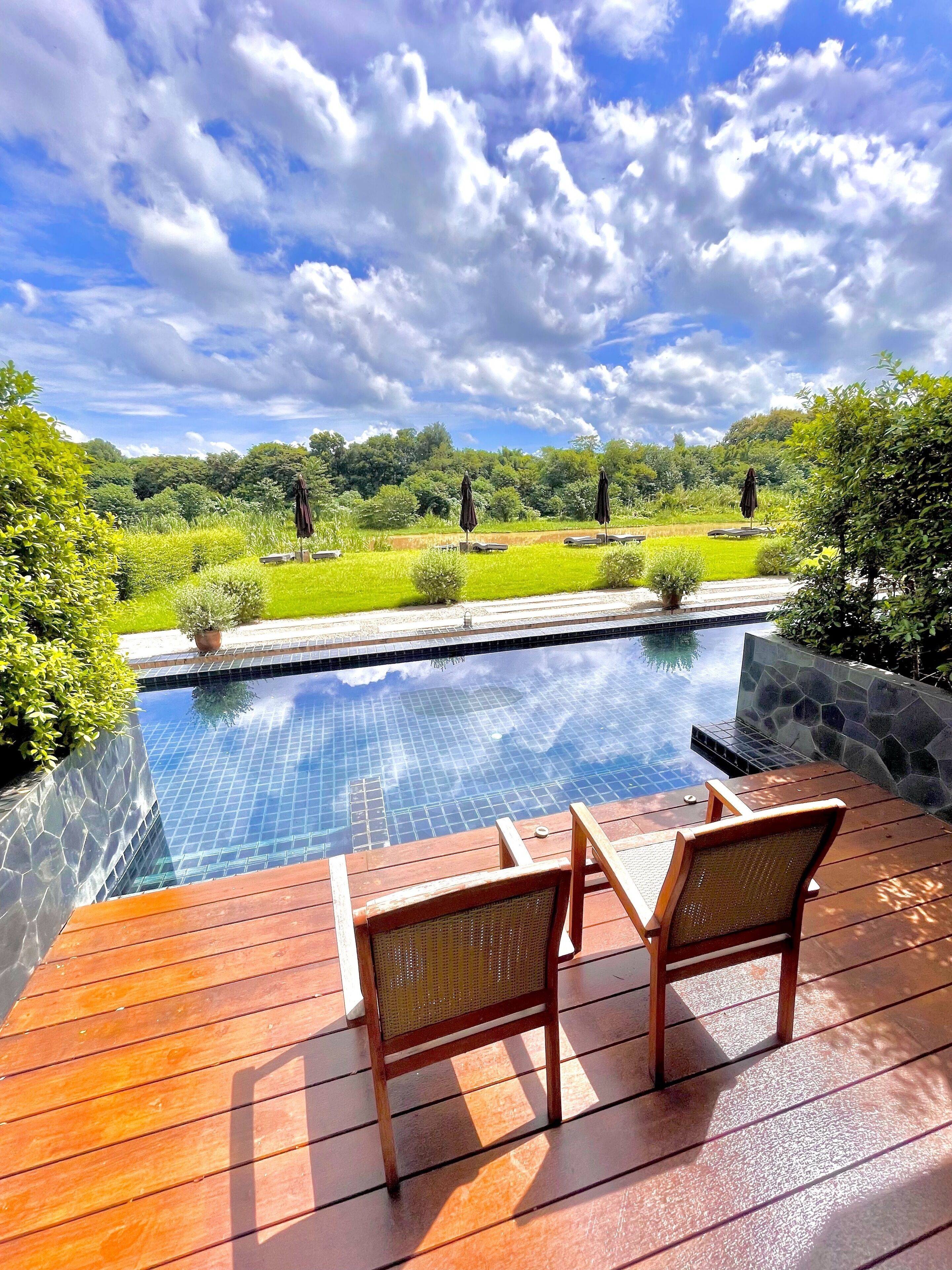 Pool Access | Pemandangan taman