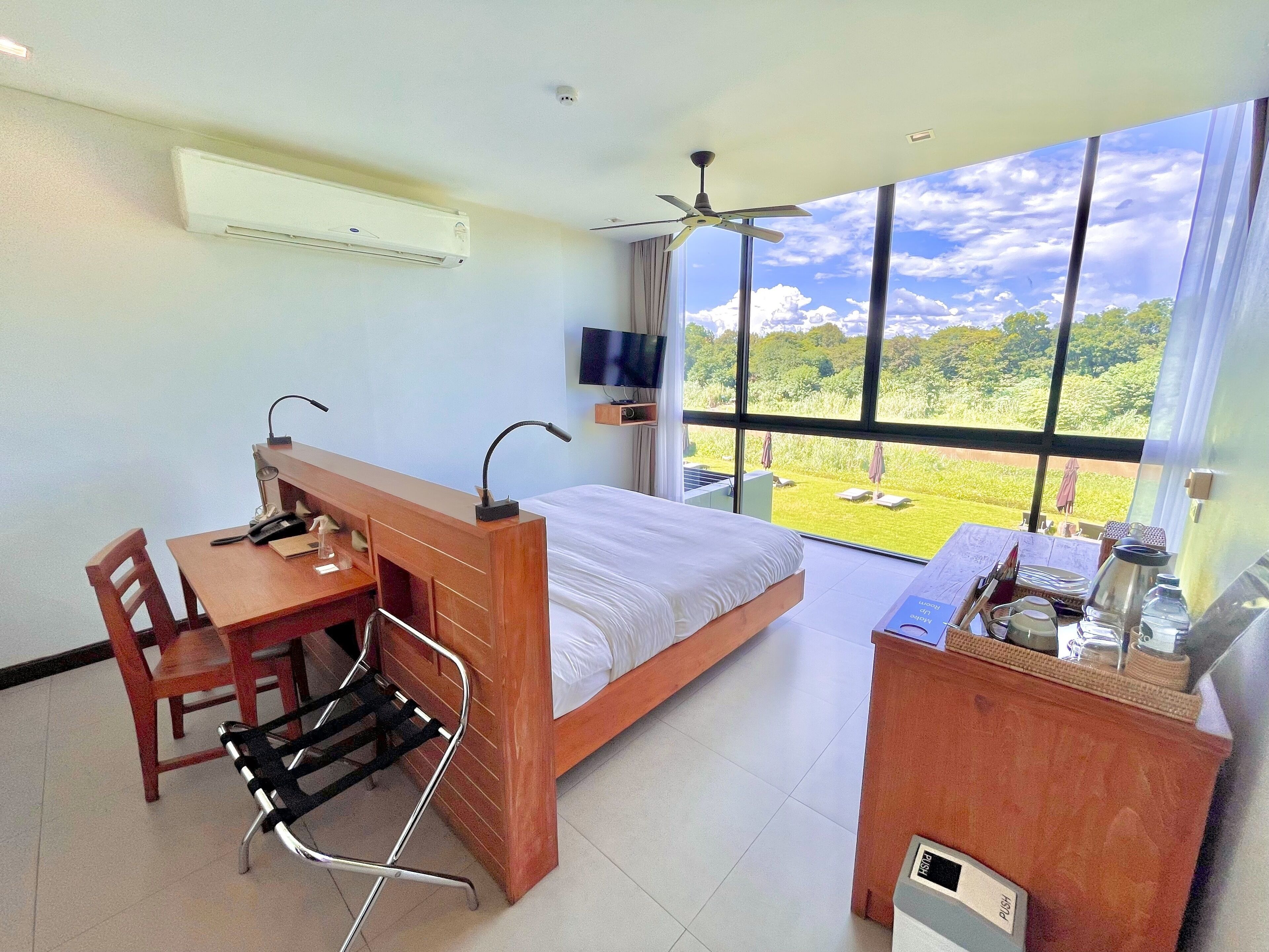 Kamar Deluks | Brankas, tirai kedap cahaya, kedap suara, dan tempat tidur bayi gratis