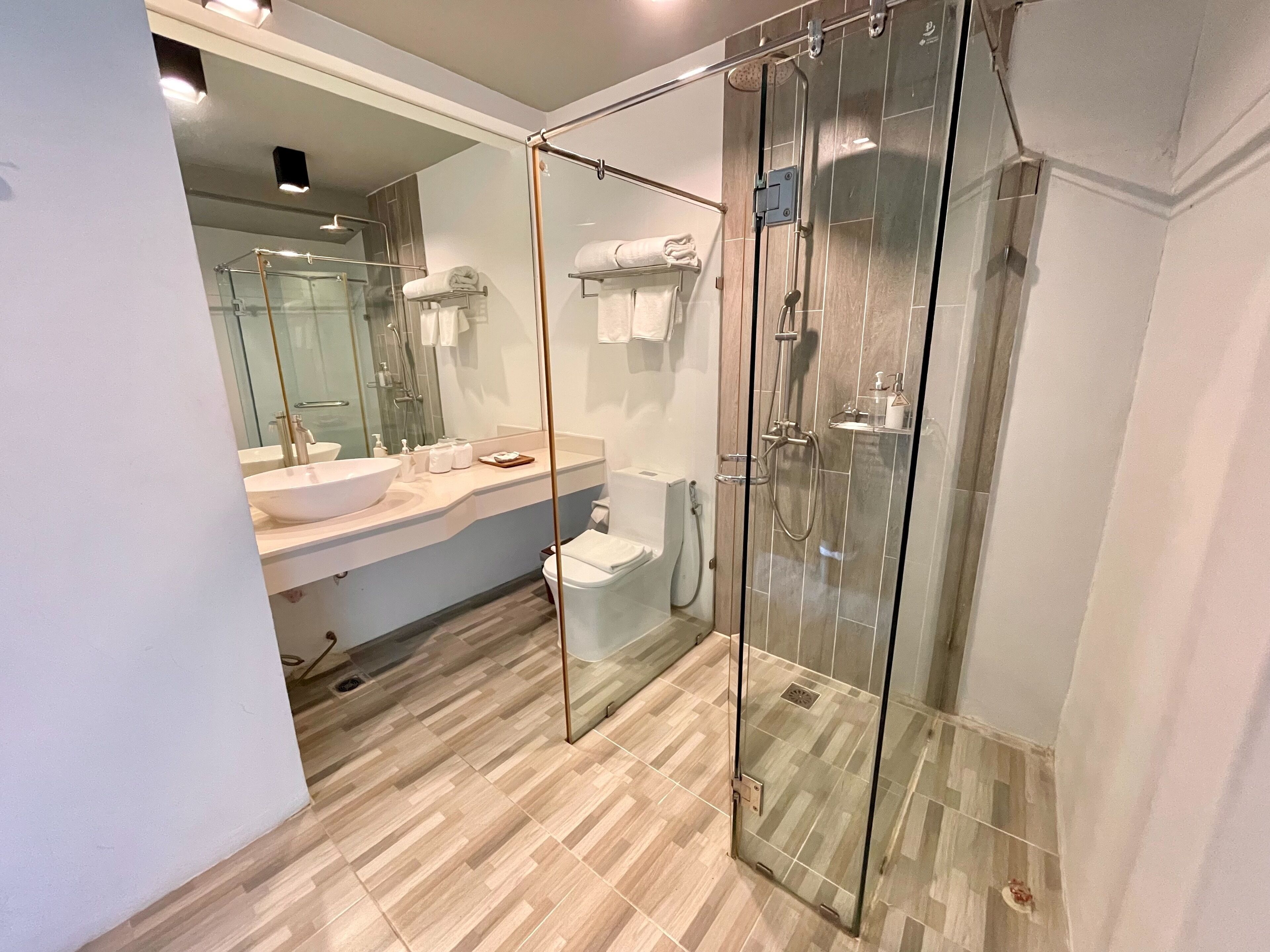 1 bedroom deluxe | bathroom | shower, rainfall showerhead, free toiletries, hair dryer