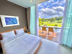 Pool Access | セーフティボックス (室内)、遮光カーテン、防音設備、ベビーベッド (無料)
