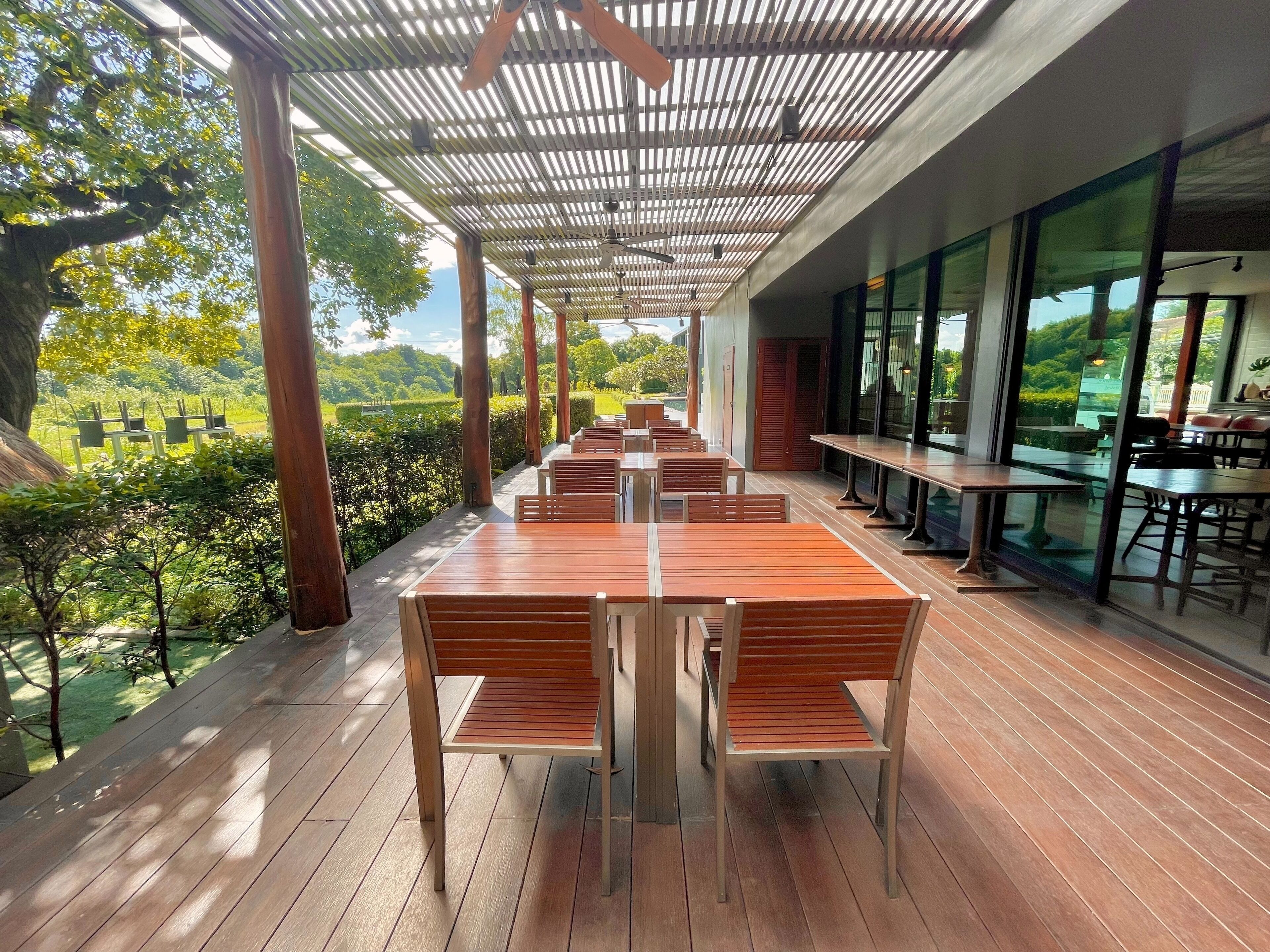 Lunch, dinner served; Italian cuisine, al fresco dining 