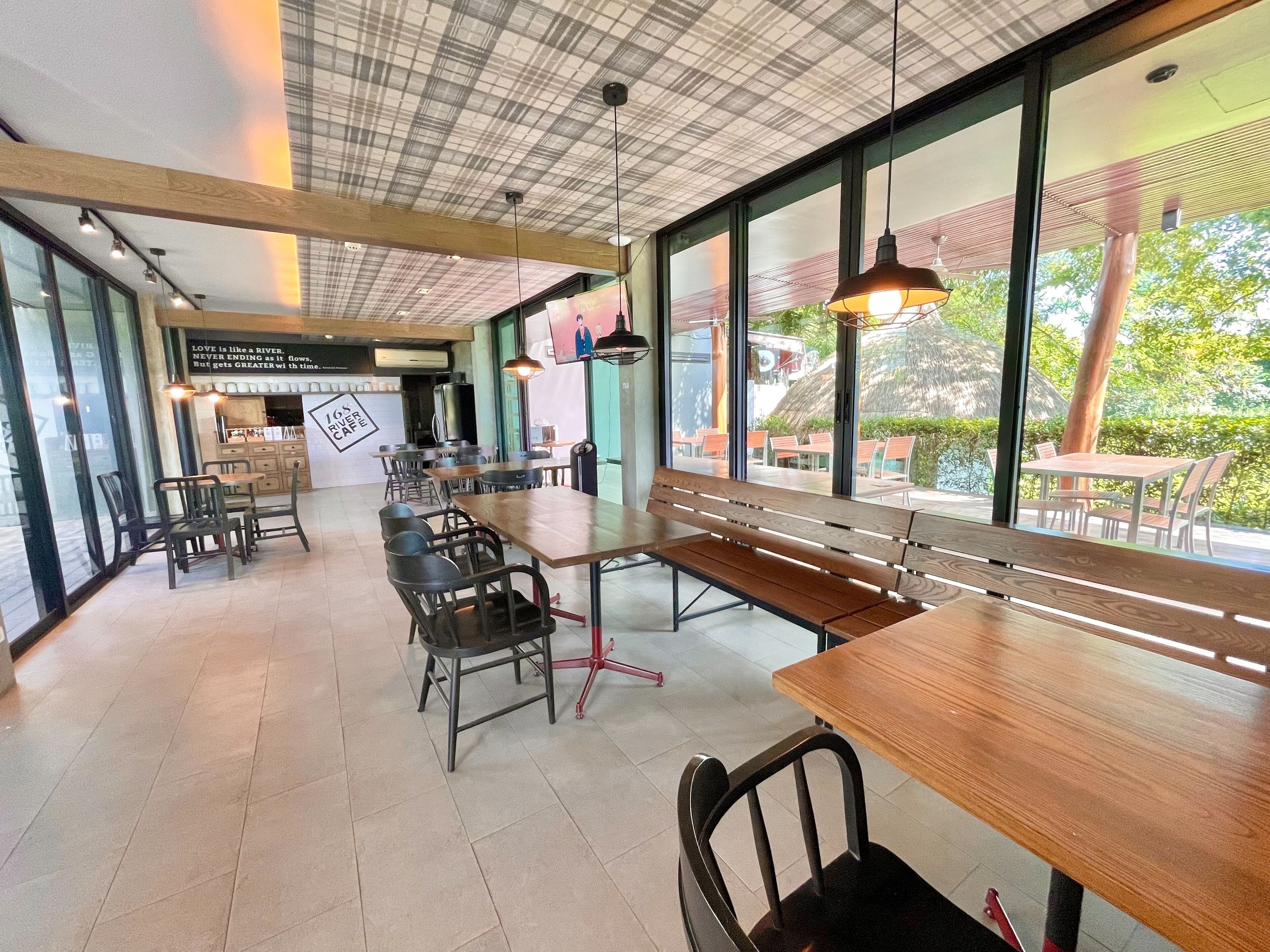 lunch, dinner served; italian cuisine, al fresco dining