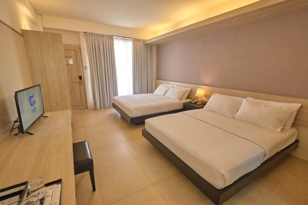 In-room safe, desk, iron/ironing board (on request), WiFi (free)