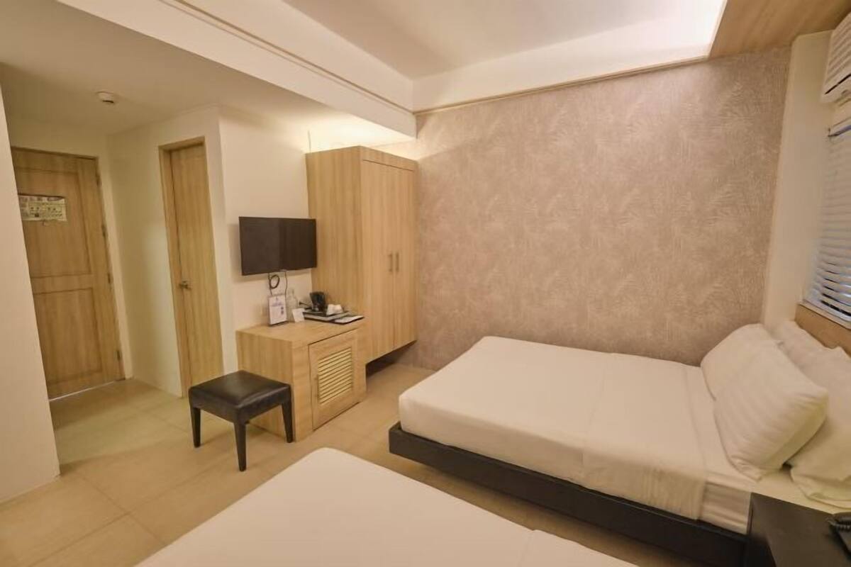 In-room safe, desk, iron/ironing board, free WiFi