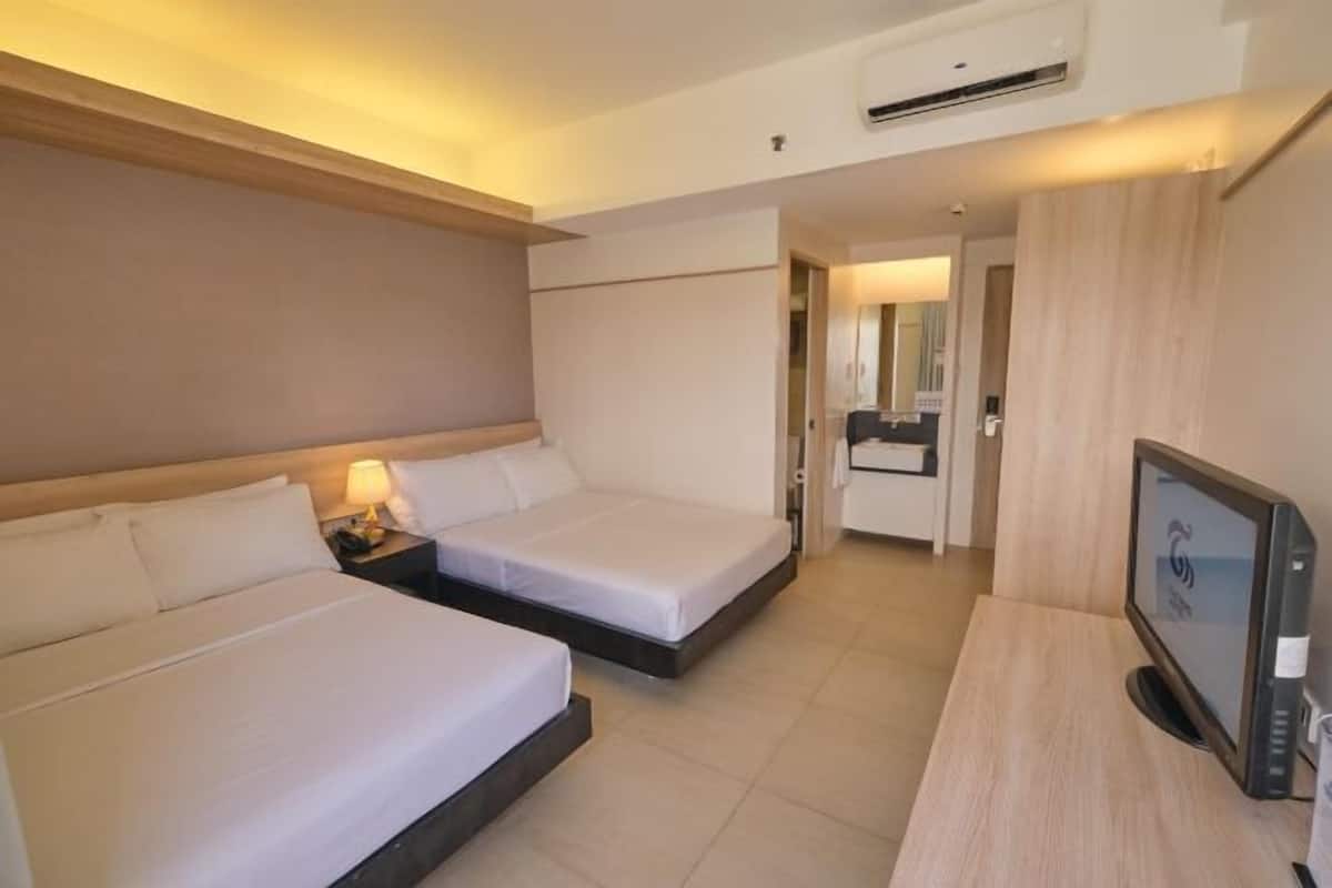 In-room safe, desk, iron/ironing board, free WiFi