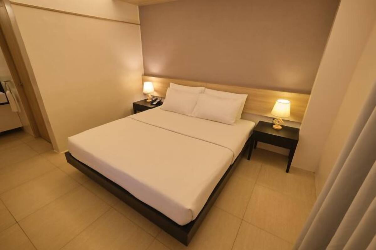 In-room safe, desk, iron/ironing board (on request), WiFi (free)