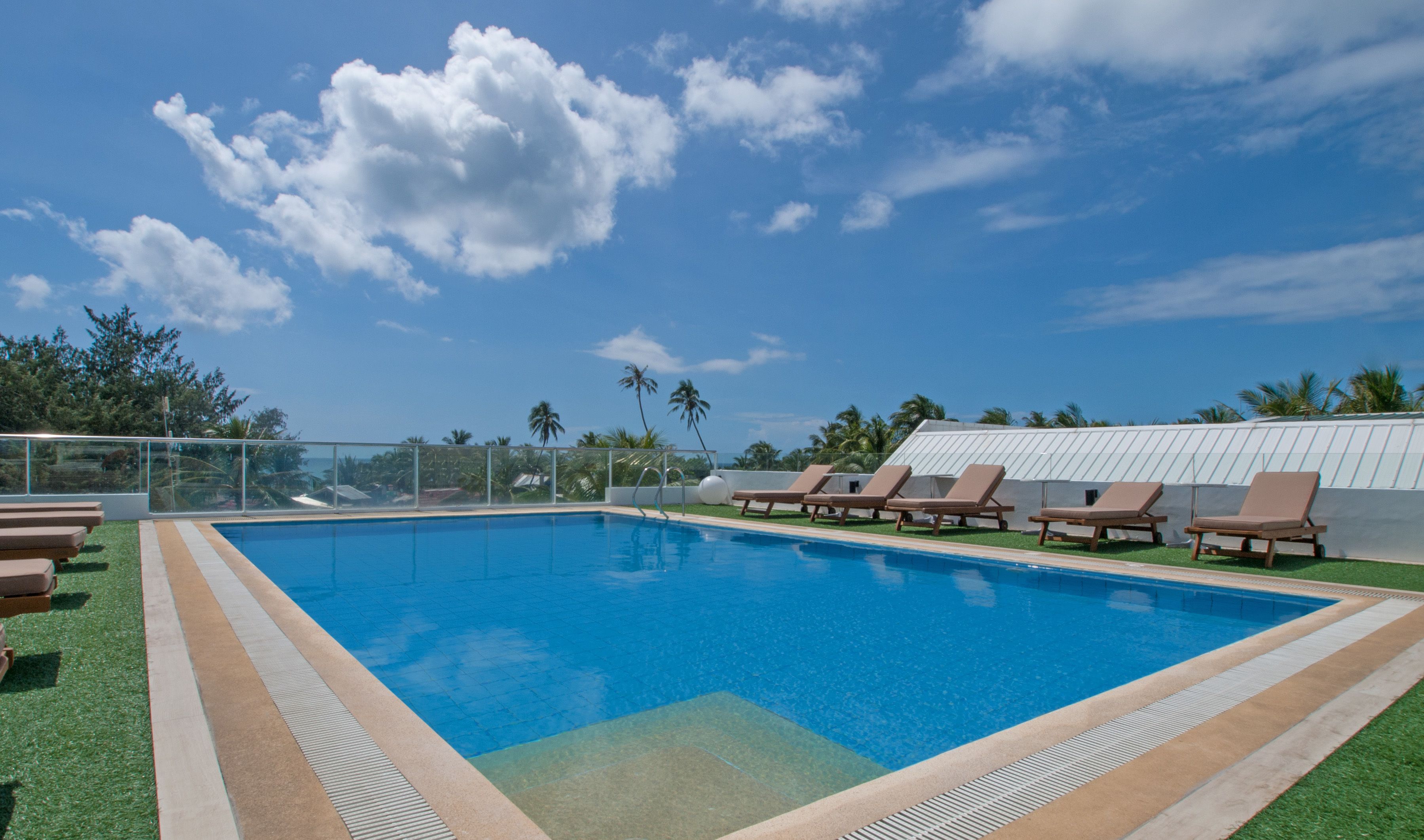 Outdoor pool, open 7:00 AM to 10:00 PM, pool umbrellas, sun loungers