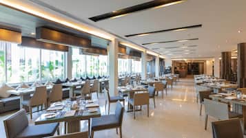 2 Restaurants, Frühstück, Mittagessen, Abendessen, chinesische Küche