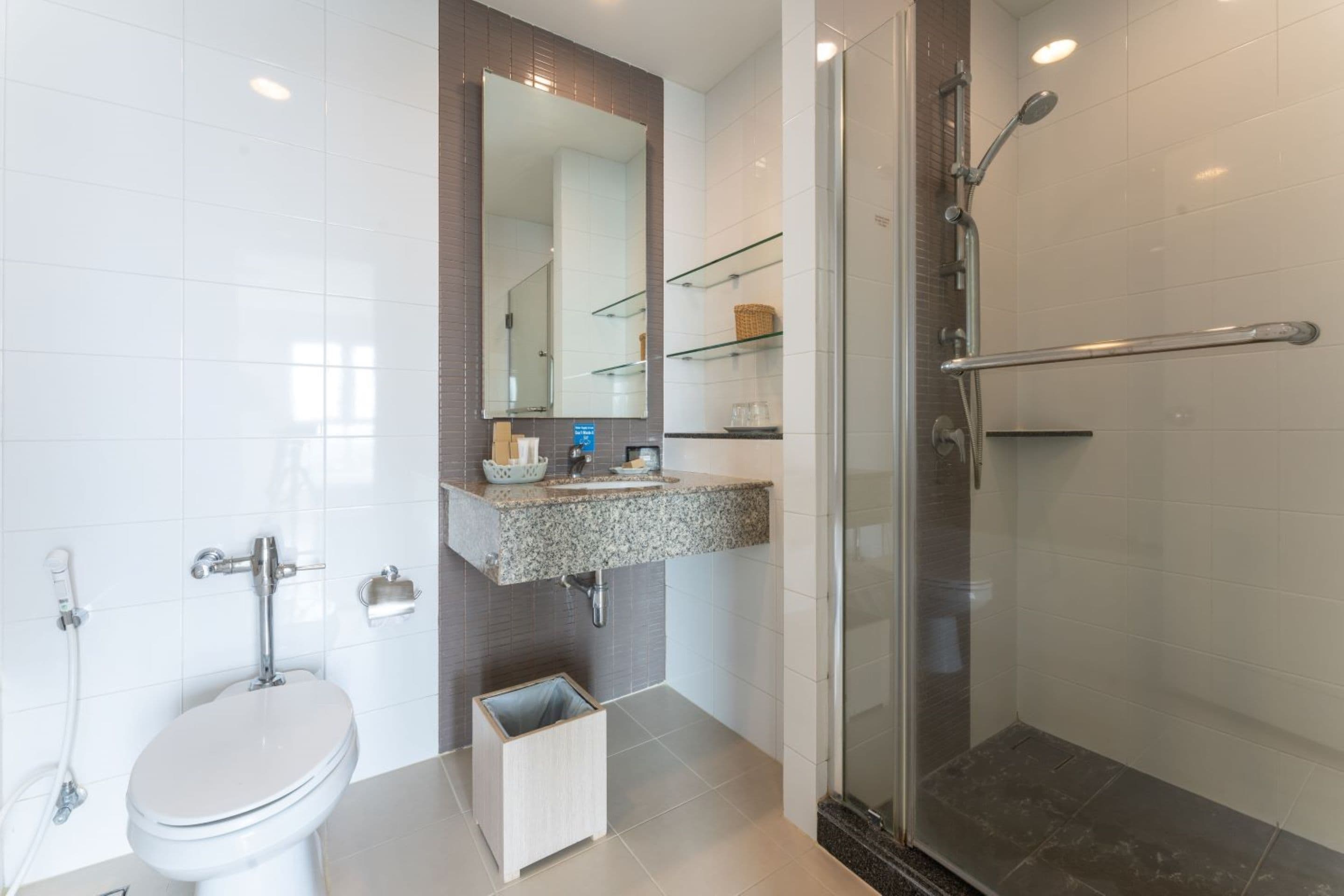 studio suite | bathroom | separate bathtub and shower, deep-soaking bathtub, free toiletries