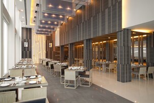 2 restaurants, breakfast, lunch, dinner served; Chinese cuisine