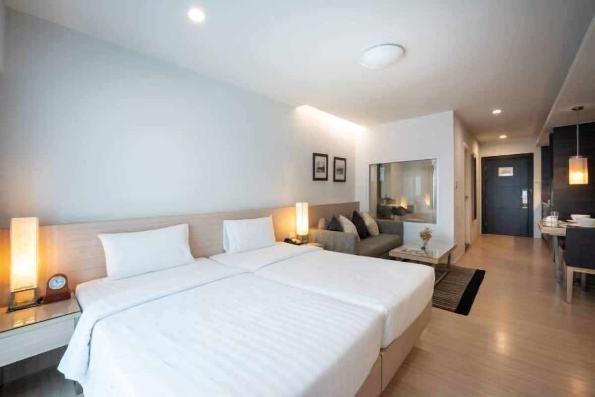 In-room safe, desk, soundproofing, free WiFi