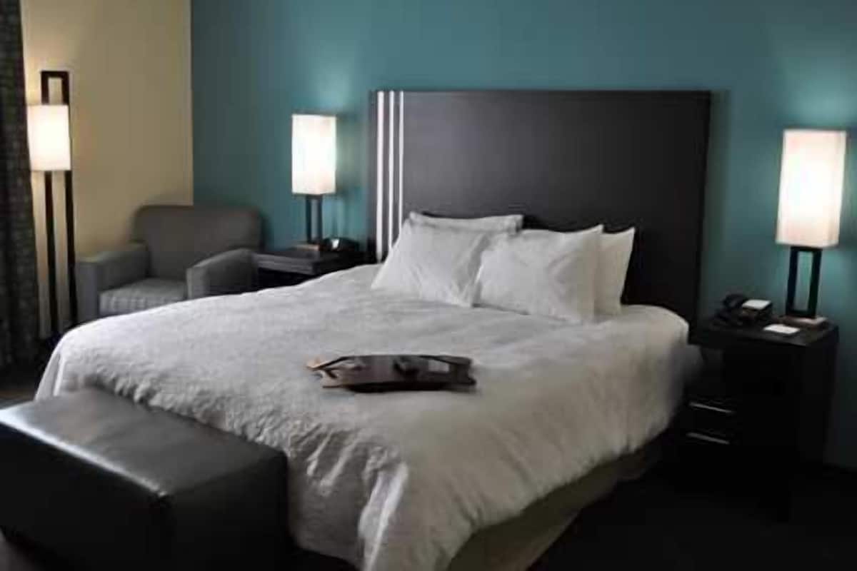 In-room safe, desk, iron/ironing board, cribs/infant beds