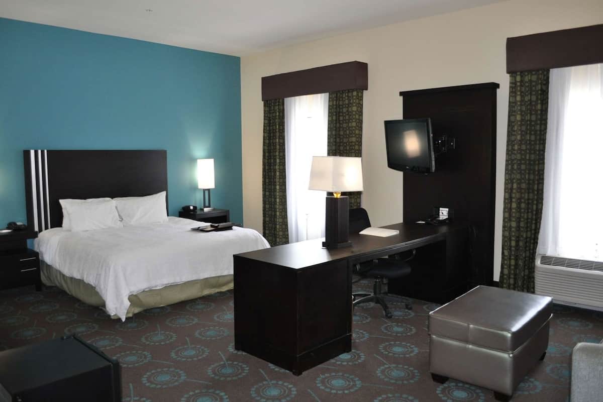 In-room safe, desk, iron/ironing board, cribs/infant beds