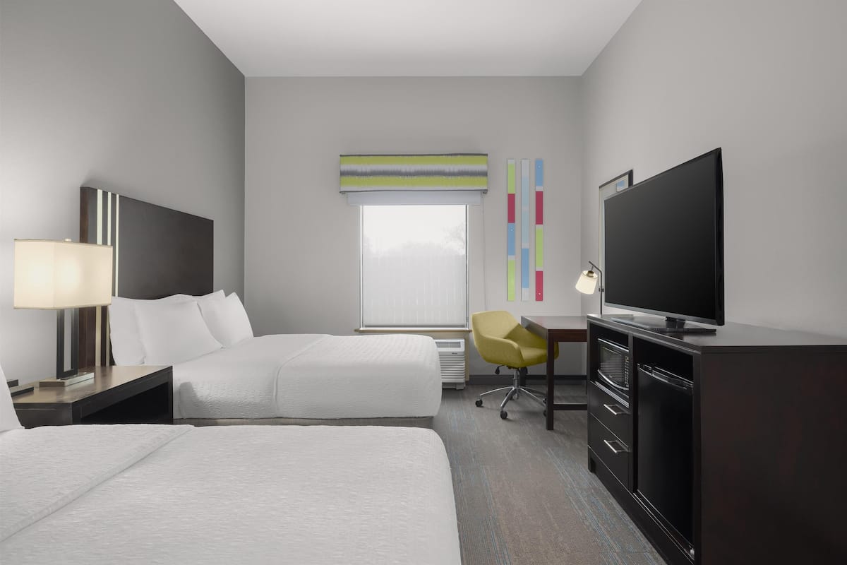 In-room safe, desk, iron/ironing board, cribs/infant beds